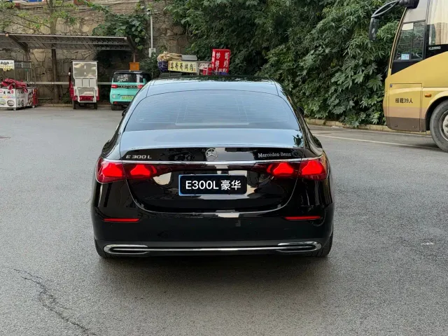 Mercedes-Benz E-Class — Фото автомобиля 8