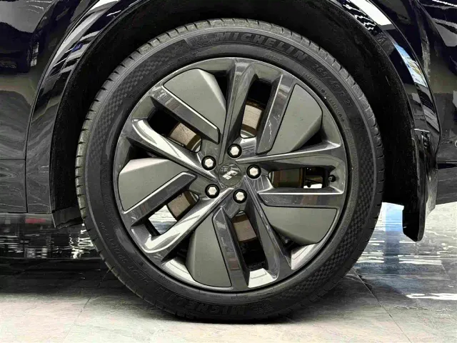 Li Auto L7 — Фото автомобиля 4