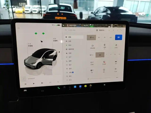 Tesla Model Y — Фото автомобиля 12