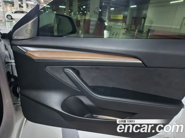 Tesla Model 3 — Фото автомобиля 15