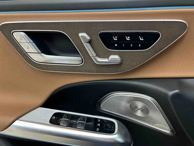 Mercedes-Benz E-Class — Фото автомобиля 17