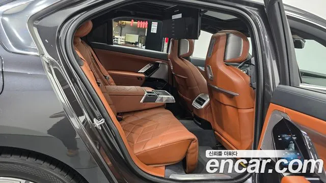 BMW 7 Series G70 — Фото автомобиля 18