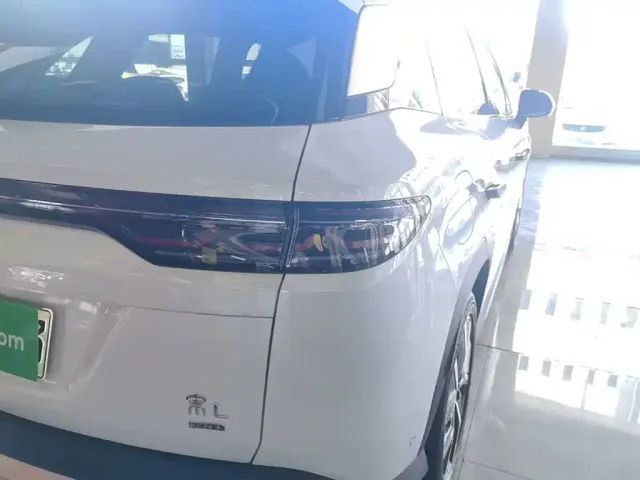 BYD Song L DM-i — Фото автомобиля 7