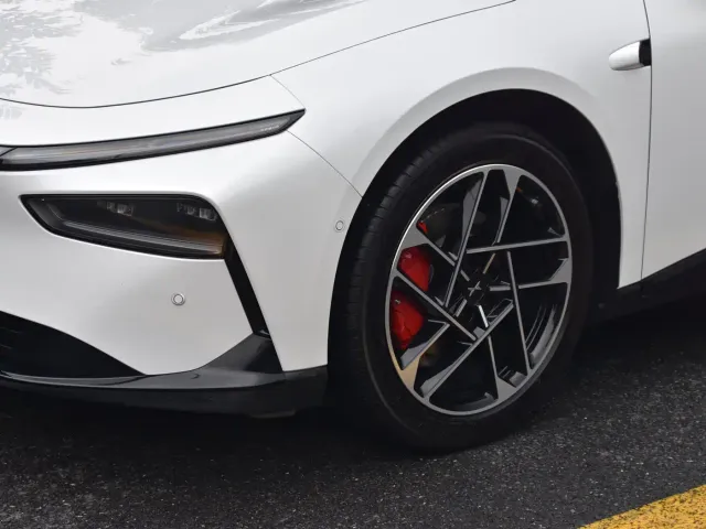 Xpeng P7+ — Фото автомобиля 6