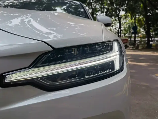 Volvo S60 Plug-in Hybrid — Фото автомобиля 14