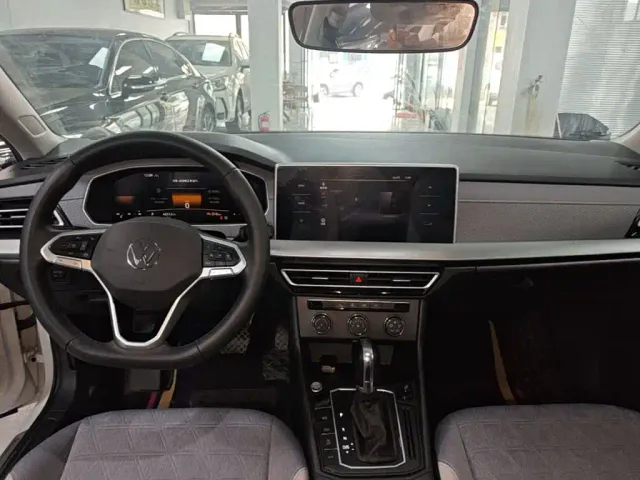 Volkswagen Lavida — Фото автомобиля 9