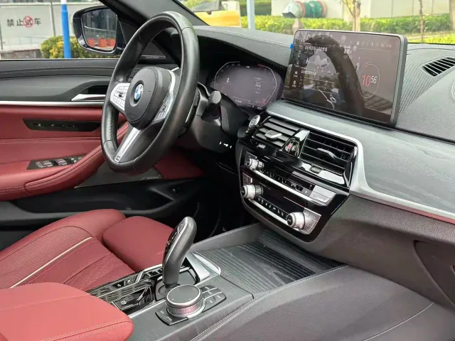 BMW 5 Series — Фото автомобиля 11