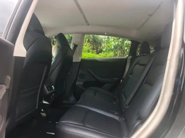 Tesla Model Y — Фото автомобиля 10