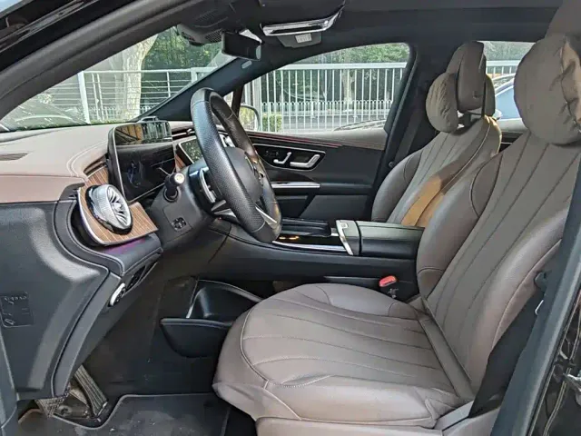 Mercedes-Benz EQE SUV — Фото автомобиля 10