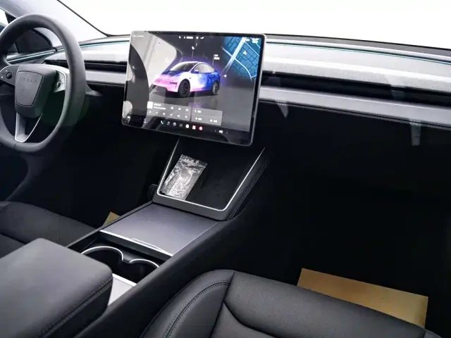 Tesla Model Y — Фото автомобиля 23