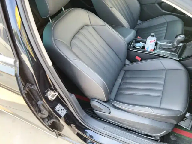 Volkswagen Passat — Фото автомобиля 24