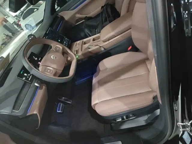 Nio ES8 — Фото автомобиля 14