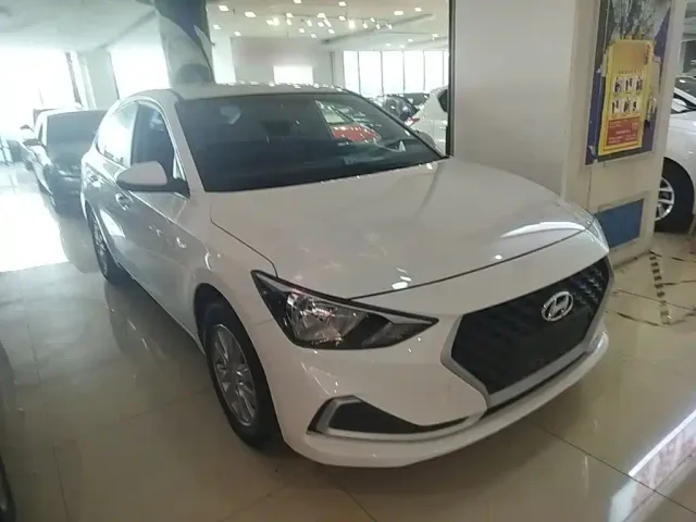 Hyundai Elantra — Фото автомобиля 3