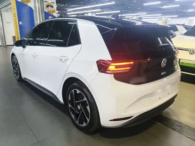 Volkswagen ID.3 — Фото автомобиля 4