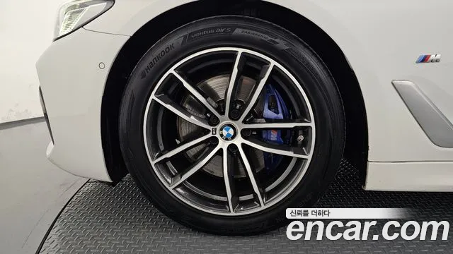BMW 5 Series G30 — Фото автомобиля 5