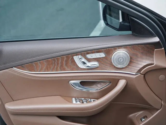 Mercedes-Benz E-Class — Фото автомобиля 9