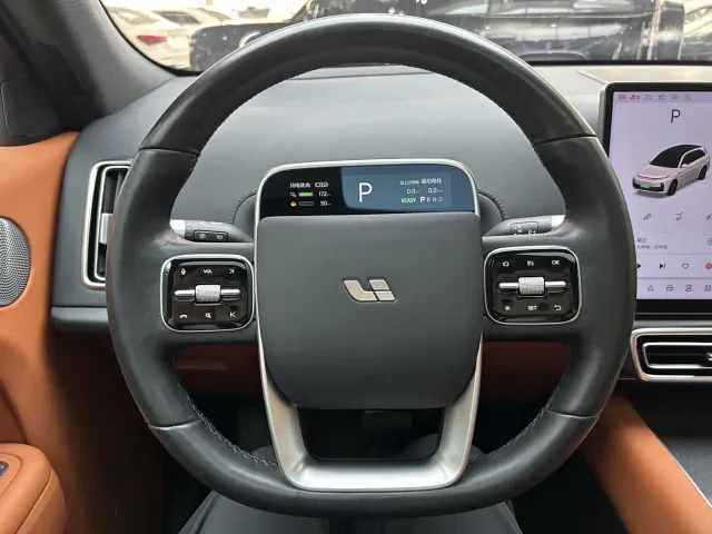 Li Auto L7 — Фото автомобиля 17