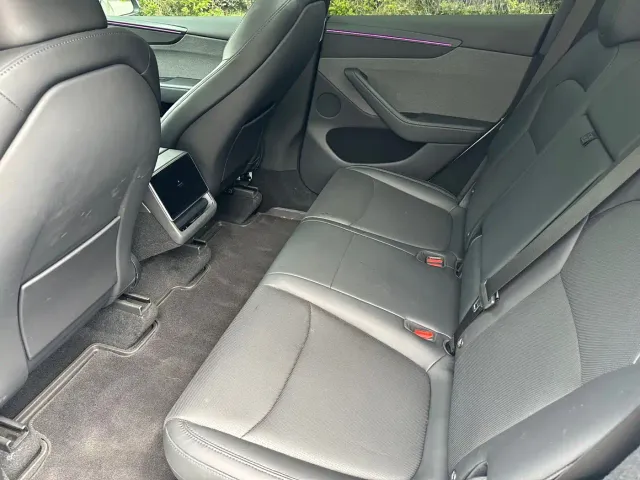 Tesla Model Y — Фото автомобиля 8