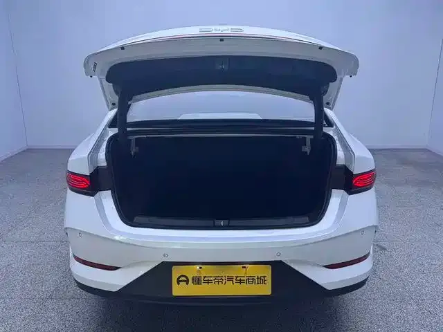 BYD Qin PLUS 2026 Model DM-i 210KM Progressive Edition — Фото автомобиля 16