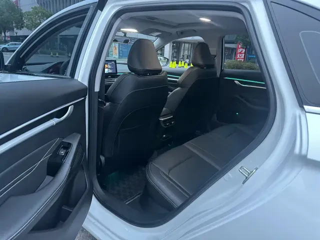 Geely Emgrand — Фото автомобиля 6