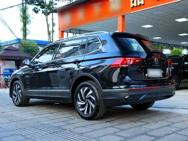 Volkswagen Tiguan L — Фото автомобиля 4