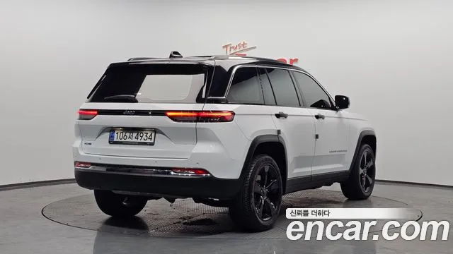 Jeep Cherokee — Фото автомобиля 2