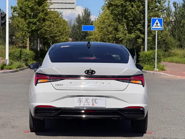 Hyundai Elantra — Фото автомобиля 5