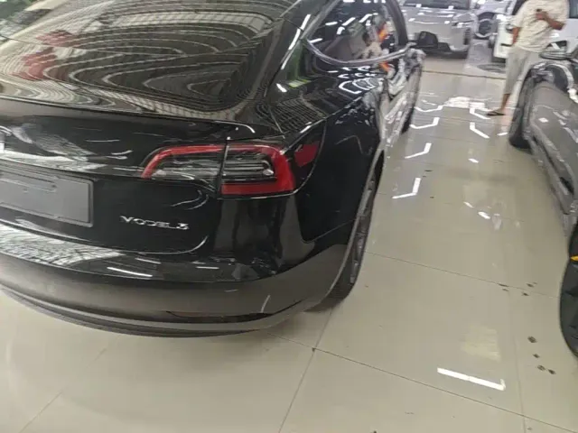 Tesla Model 3 — Фото автомобиля 7