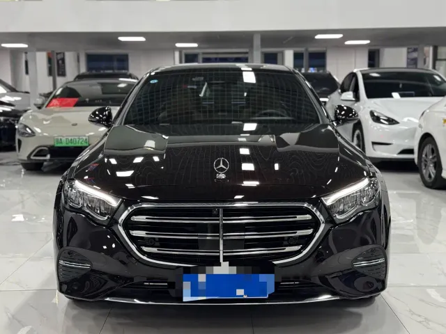 Mercedes-Benz E-Class — Фото автомобиля 2