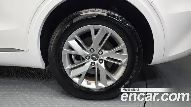 Genesis GV70 2.5T Бензин 2WD — Фото автомобиля 21