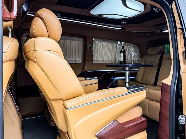 Mercedes-Benz V-Class — Фото автомобиля 30