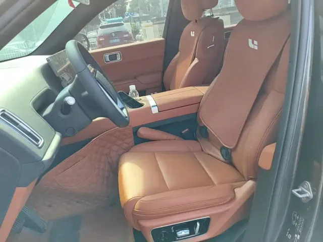 Li Auto L7 — Фото автомобиля 14