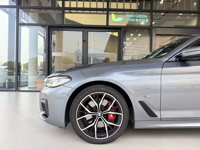 BMW 5 Series — Фото автомобиля 4