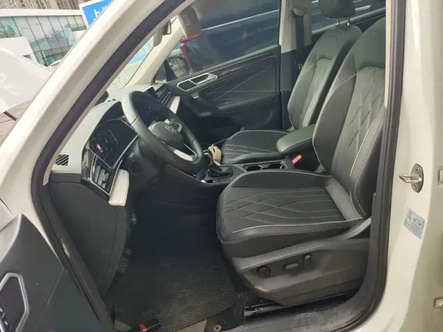 Volkswagen Tiguan L — Фото автомобиля 14