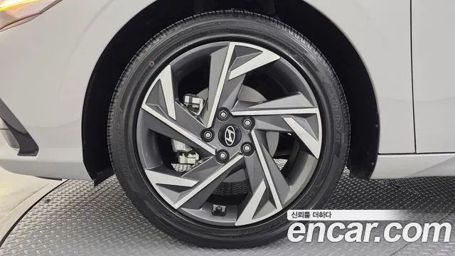 Hyundai Avante CN7 — Фото автомобиля 5