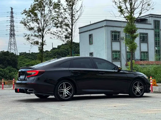 Honda Accord — Фото автомобиля 9
