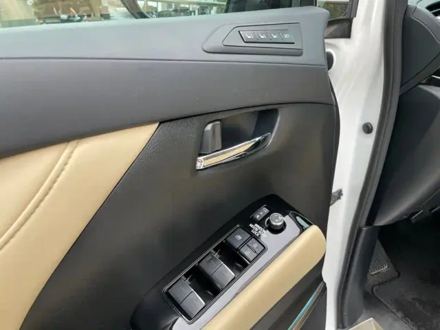 Toyota Vellfire — Фото автомобиля 11