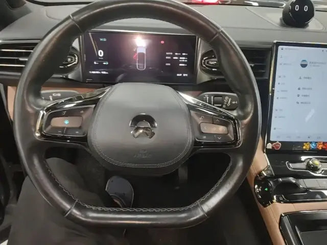 Nio ES8 — Фото автомобиля 10