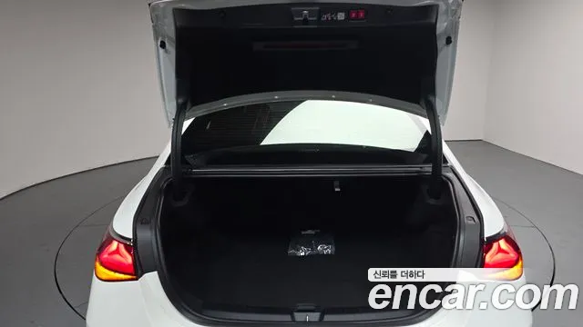 Mercedes-Benz E-Class — Фото автомобиля 30