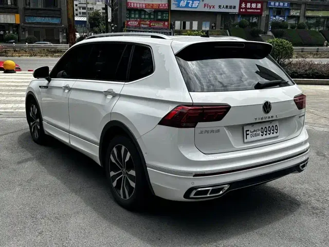 Volkswagen Tiguan L — Фото автомобиля 5