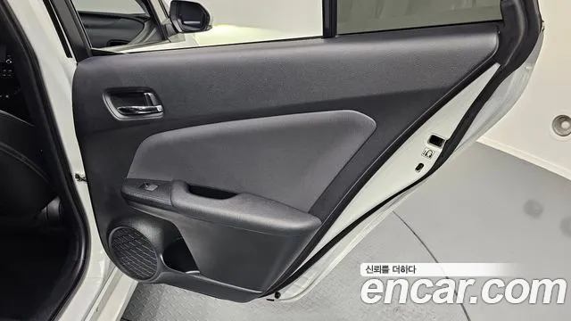 Toyota Prius — Фото автомобиля 24