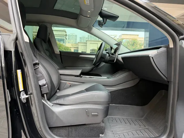 Tesla Model Y — Фото автомобиля 10