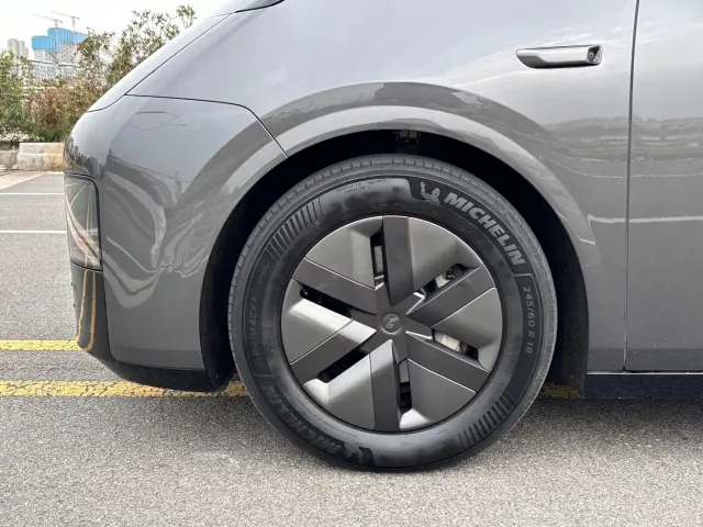 Li Auto MEGA — Фото автомобиля 4