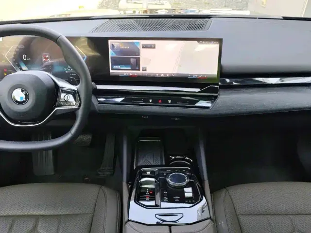 BMW 5 Series — Фото автомобиля 12