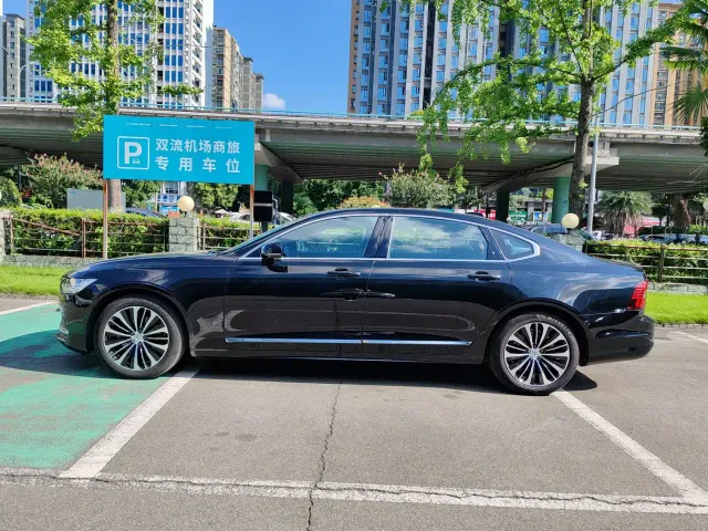 Volvo S90 — Фото автомобиля 4