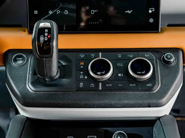 Land Rover Defender — Фото автомобиля 16