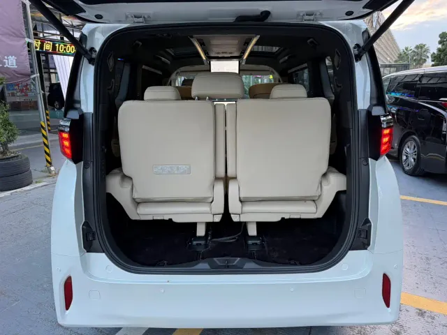 Toyota Alphard — Фото автомобиля 16