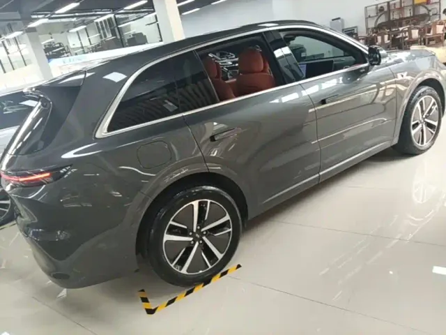 Li Auto L6 — Фото автомобиля 6