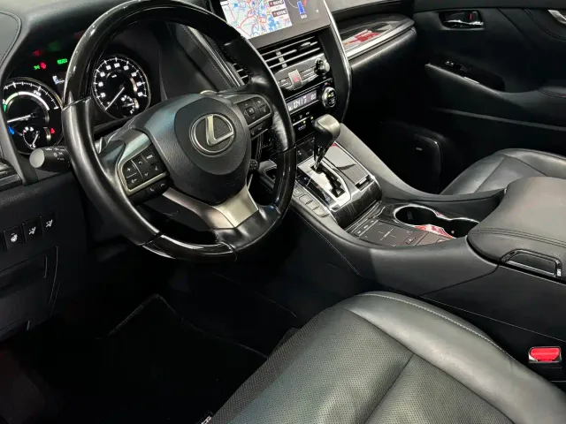 Lexus LM — Фото автомобиля 10