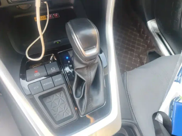 Toyota RAV4 — Фото автомобиля 15